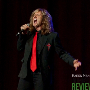 David Coverdale performing after receiving the Lifetime Achievement Award
